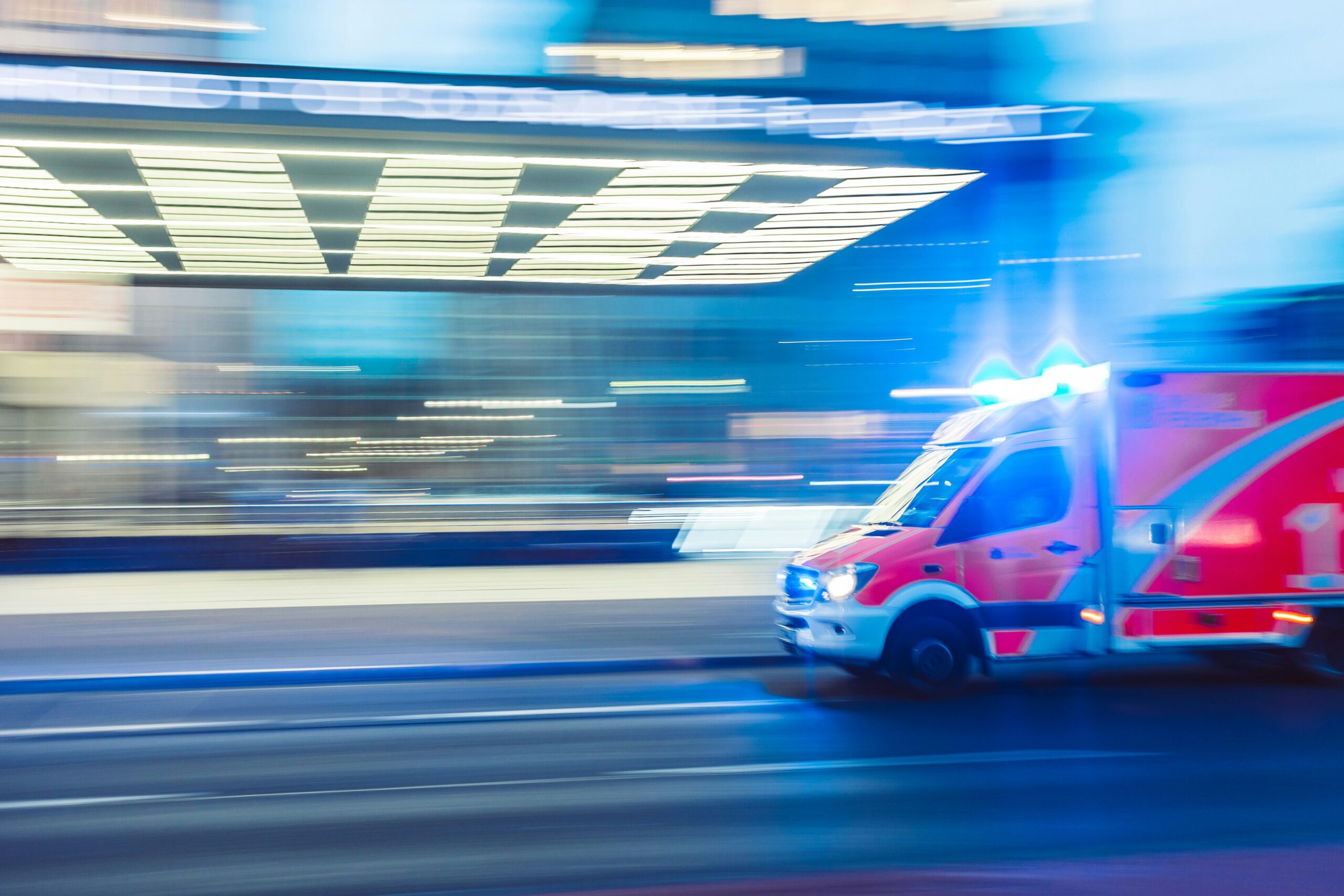 ドイツの救急車は112、救急医は116もしくは117